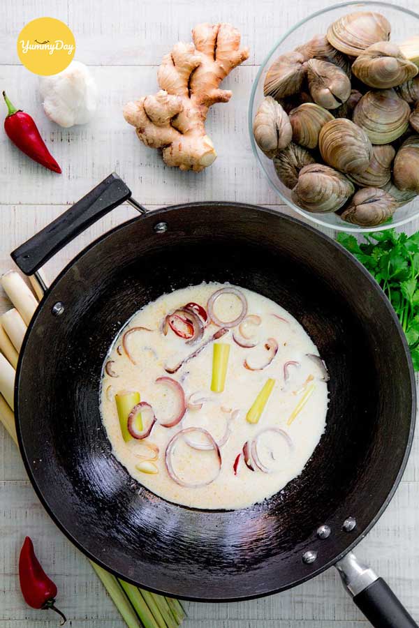 Nguyên liệu chuẩn bị cho món canh nghêu nấu chua kiểu Thái
