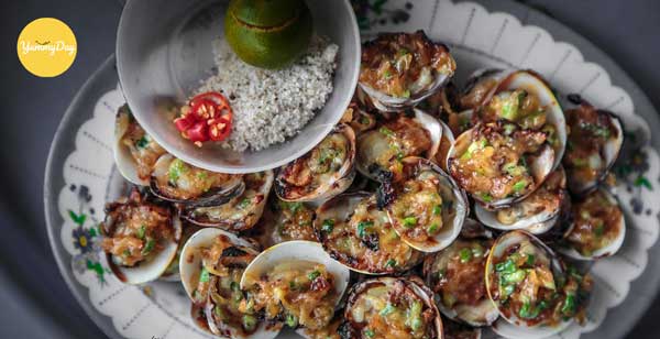 Nghêu nướng phô mai sẵn sàng lên dĩa