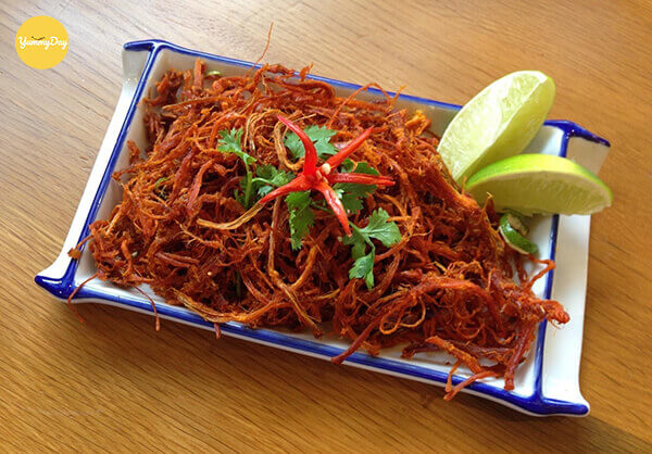 Bò khô được xé nhỏ thành sợi mỏng vừa ăn