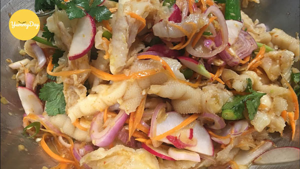 Nộm chân gà trộn xoài chua