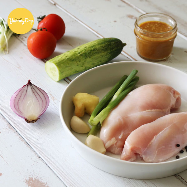 Nộm gà dưa chuột hành tây