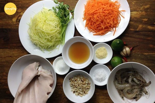 Các nguyên liệu cần chuẩn bị cho món gỏi đu đủ tai heo với tôm