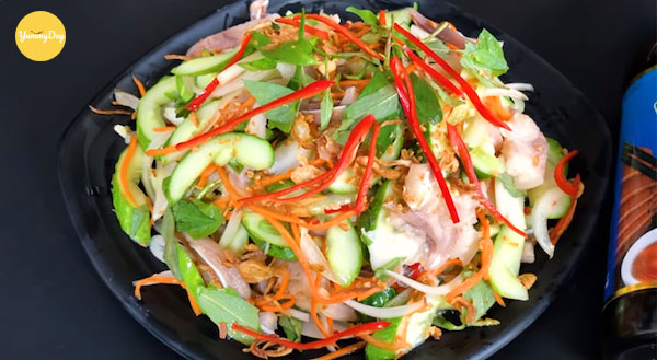 Món nộm tai heo dưa chuột thơm ngon hoàn thành