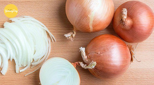 Hành tây ngon cần quan sát hình dáng, phần rễ và lớp vỏ hành