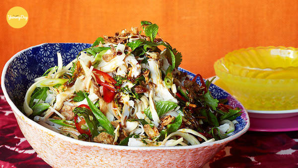 Nộm gà hoa chuối khi hoàn thành