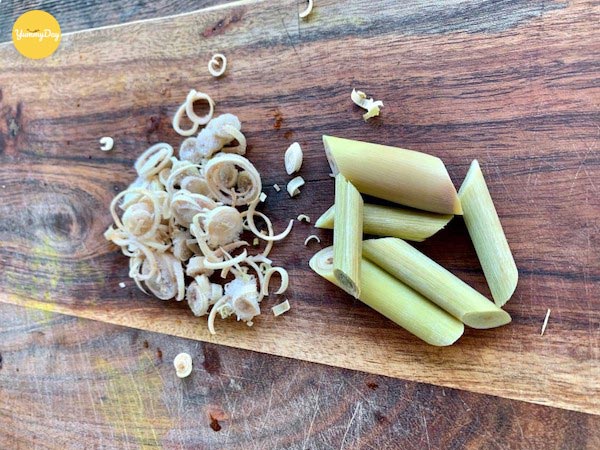 Sả cắt khúc đập dập