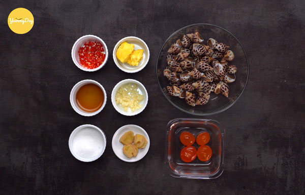 Nguyên liệu cho món ốc hương xào trứng muối