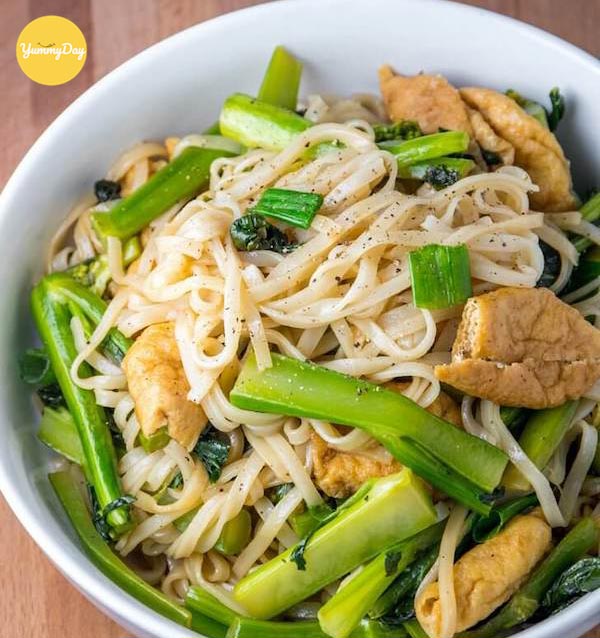 Thưởng thức phở xào chay thôi nào