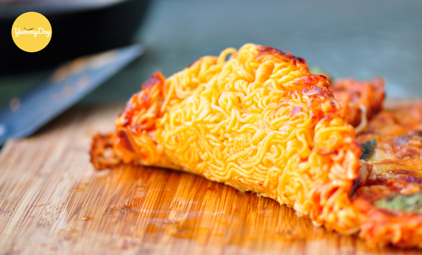 Đế bánh vàng óng giòn rụm