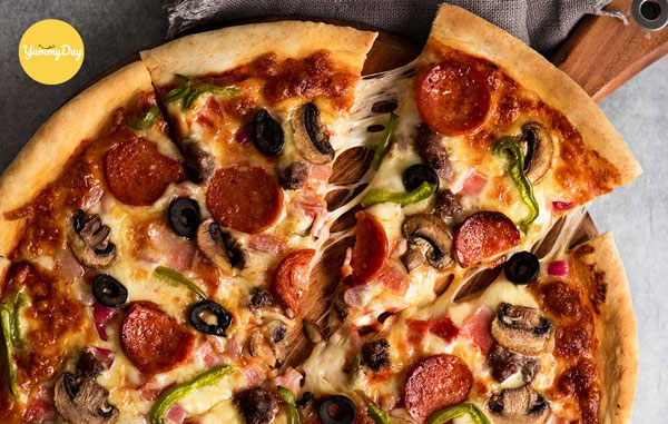 Bánh pizza phô mai thập cẩm ngon nhức nách