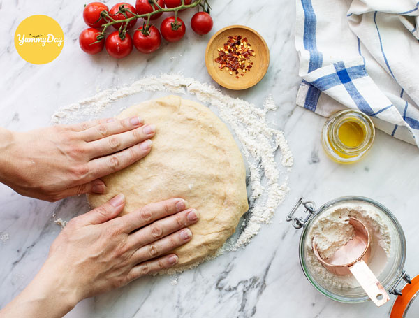 Tạo hình đế bánh pizza