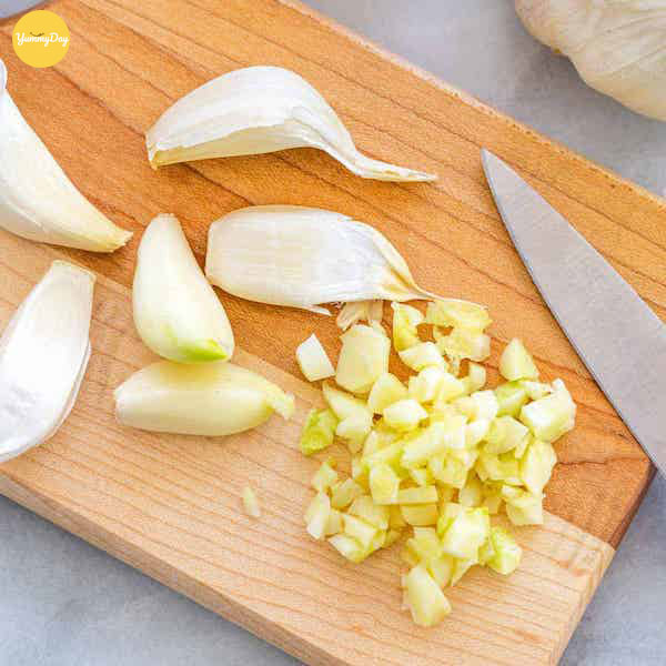 Băm tỏi nhuyễn