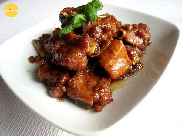 Món sườn non kho mặn đầy hấp dẫn