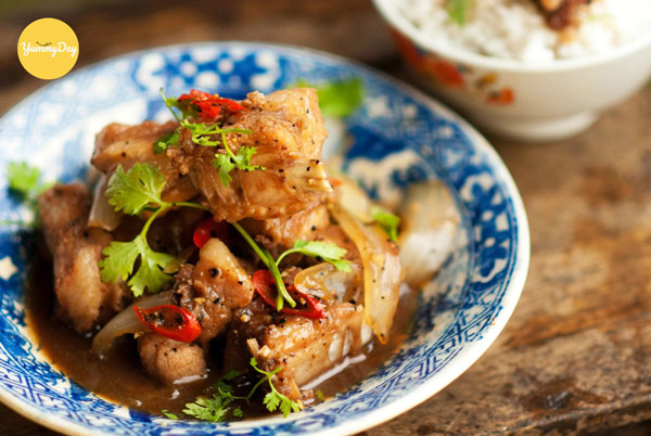 Sườn kho nước dừa ngũ vị hương hấp dẫn