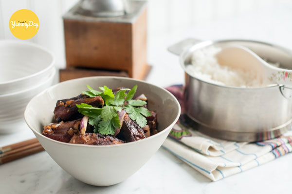Sườn kho nước dừa đẹp mắt