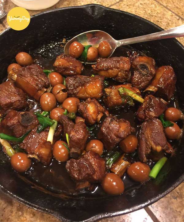 Cách làm Sườn non kho trứng cút