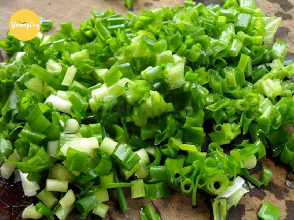Hành lá thái nhỏ để nêm và trang trí