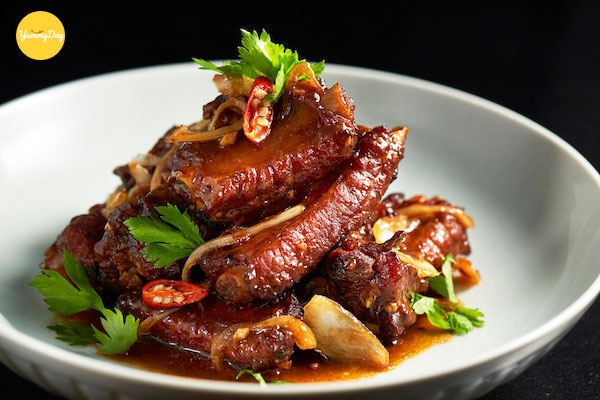 Thành phẩm món sườn non kho mặn trọn vị