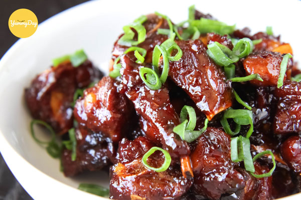 Món sườn non kho nước dừa đậm vị