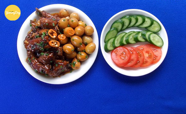 Sườn non kho dứa (thơm) với trứng cút vị đặc biệt