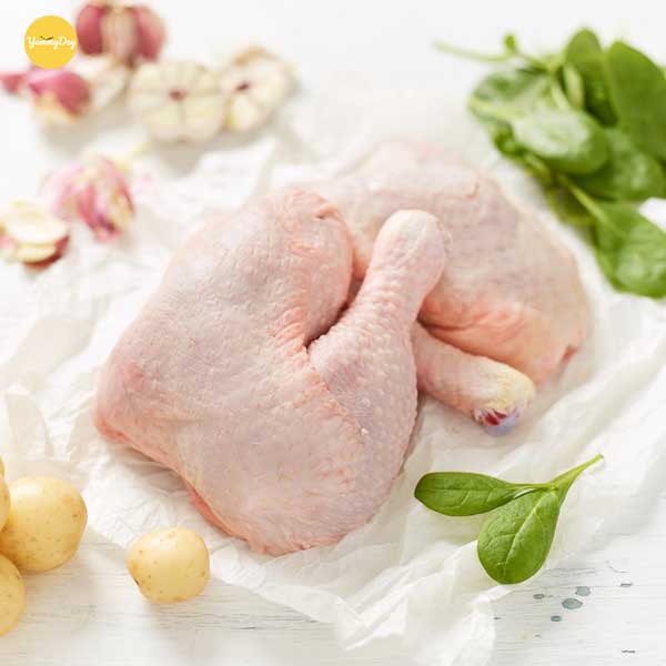 Bạn chuẩn bị khoảng 50gr thịt đùi gà để nấu súp