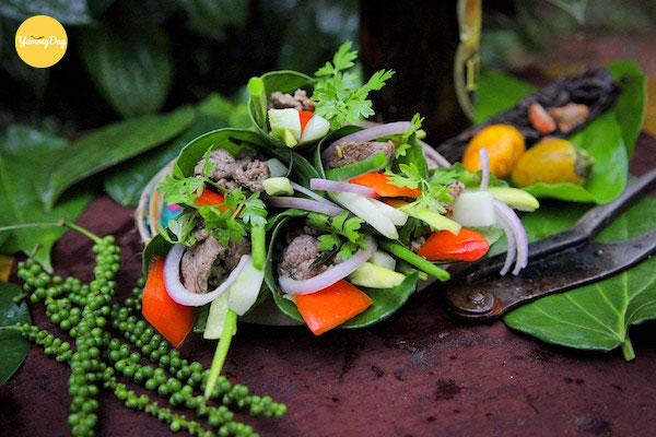 Món thịt bò xào lá lốt và hành tây