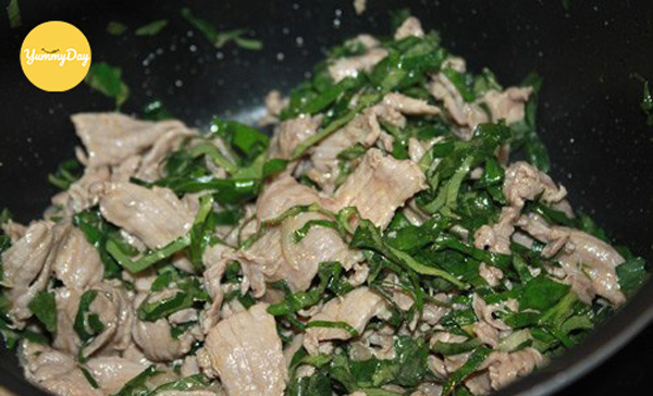 Gần xong món ăn rồi nè