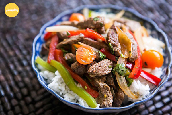 Thịt bò xào ớt chuông nhìn vô cùng thơm ngon