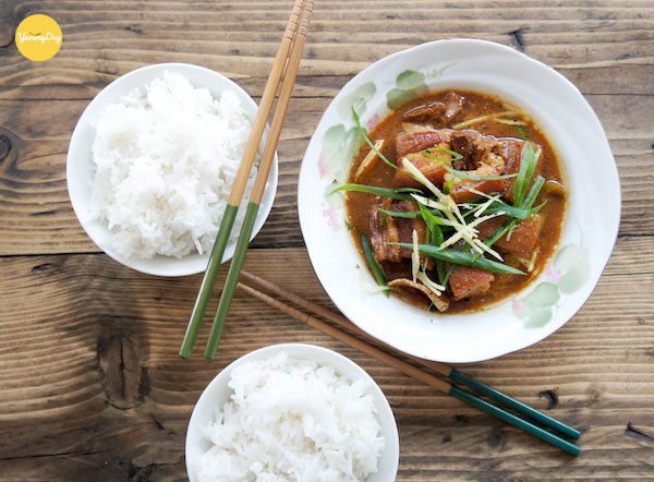 Món thịt heo kho gừng hấp dẫn đã hoàn thành