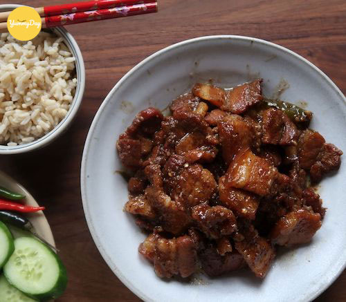Thưởng thức thịt heo kho sả tròn vị