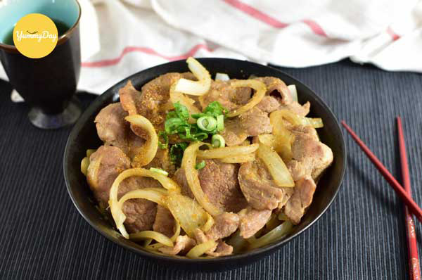 Món thịt lợn xào hành tây thơm ngon