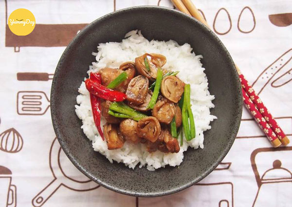 Thịt kho nấm rơm hoàn chỉnh