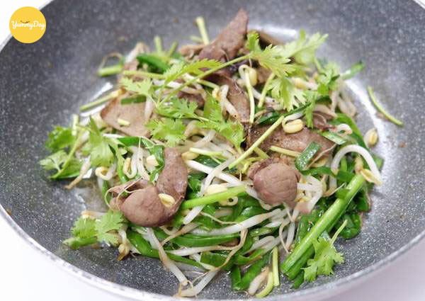 Thành phẩm món tim cật xào giá chuẩn vị