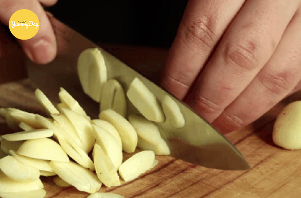 Tỏi đem thái mỏng
