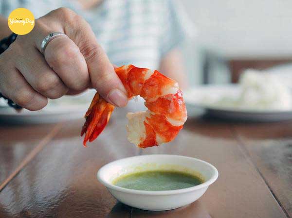Bà bầu có nên kiêng cử tôm hấp bia