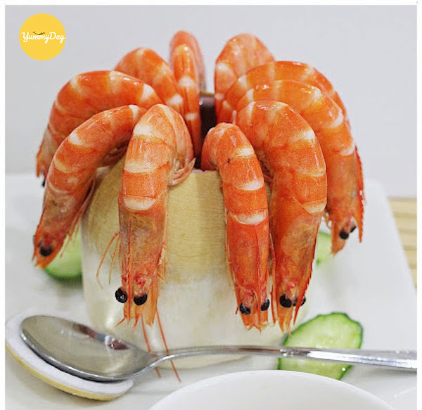 Trang trí món tôm hấp nước dừa