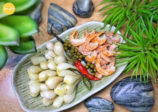 Tôm khô củ kiệu món ăn không thể thiếu ngày Tết