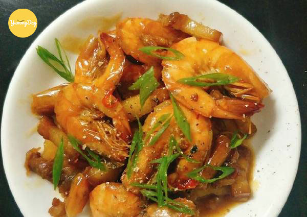 Tôm thịt kho nước dừa ngon ngọt