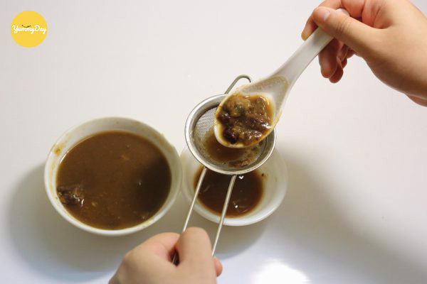 Rây me lọc lấy cốt me