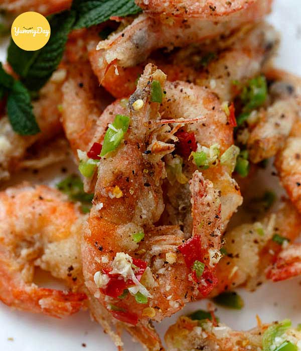 Thưởng thức tôm rang muối Hồng Kông