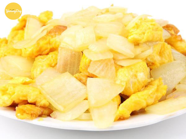 Trứng chiên hành tây làm siêu đơn giản nhưng rất ngon