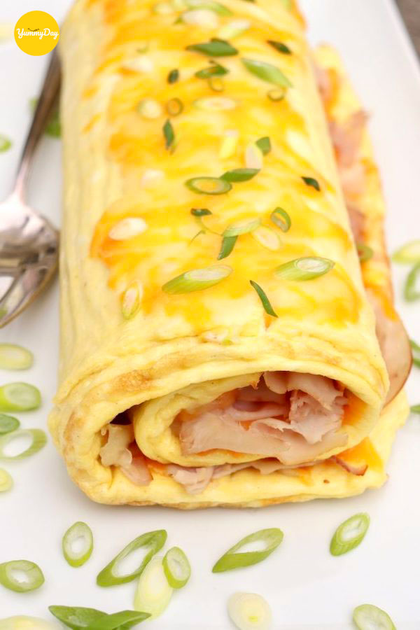 Thành phẩm món trứng chiên xúc xích cuộn nấm đầy hấp dẫn