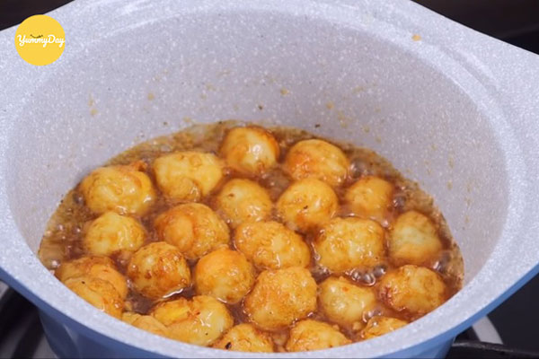 Trứng chiên ngập trong nước mắm