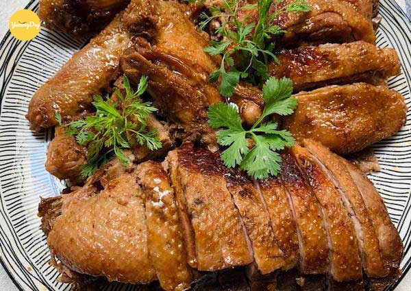 Món vịt chiên nước dừa ăn kèm với cơm