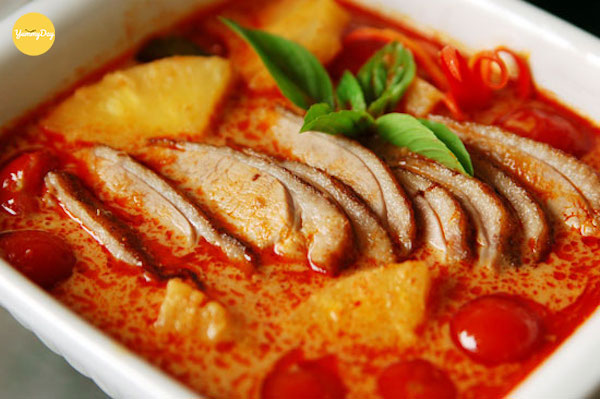 Món vịt kho thơm với cà chua nhìn bắt mắt